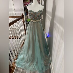 Brand New Camille La Vie Prom Dress – Size 4 (Aqua)